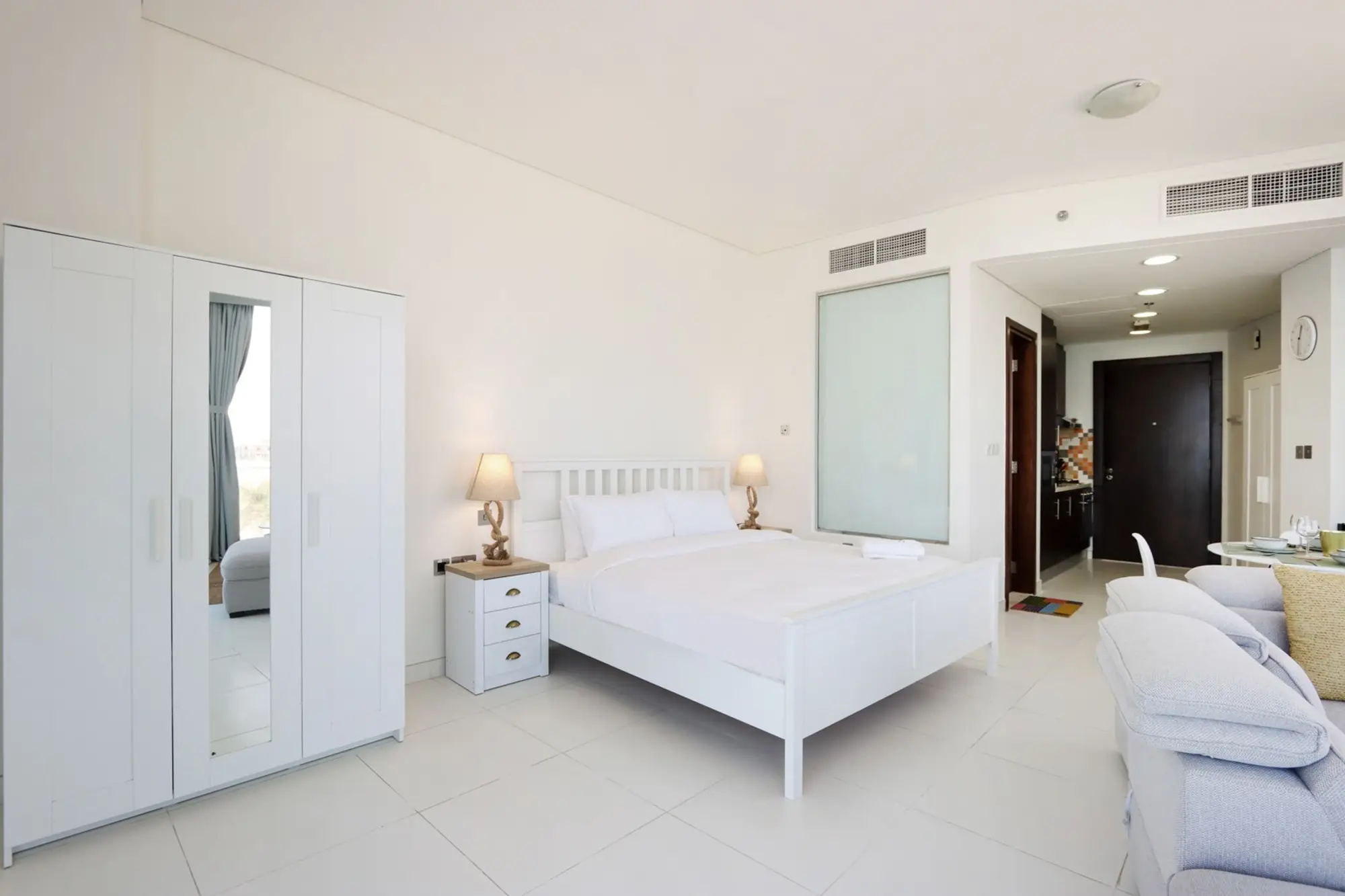 Beachfront Studio with Dining & Leisure Steps Away, Dubai