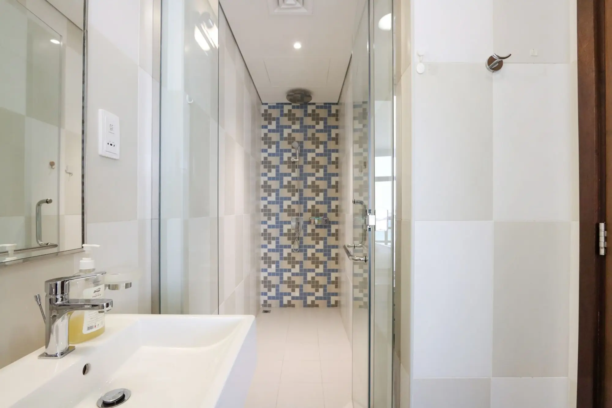 Beachfront Studio with Dining & Leisure Steps Away, Dubai