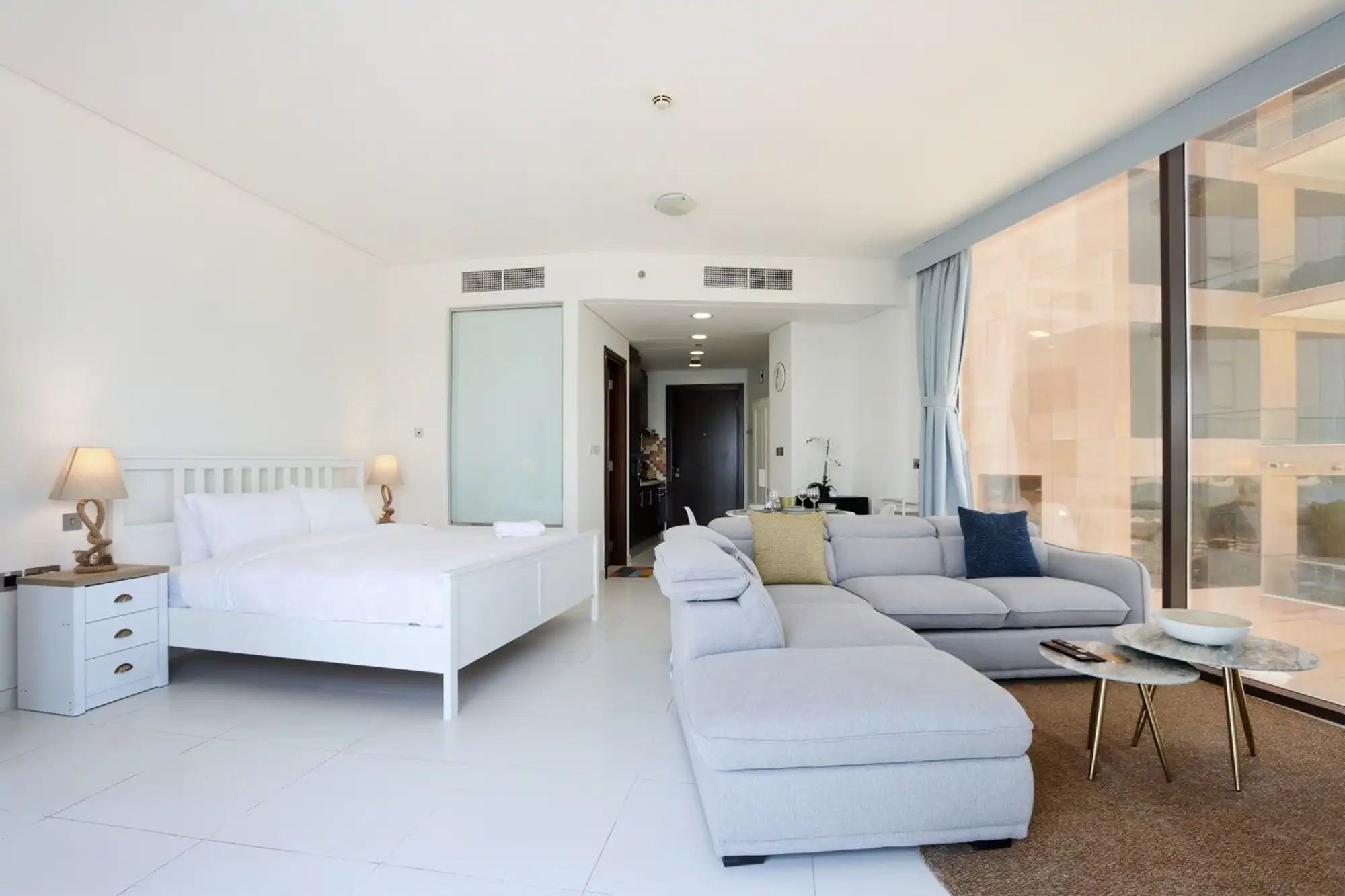 Beachfront Studio with Dining & Leisure Steps Away, Dubai