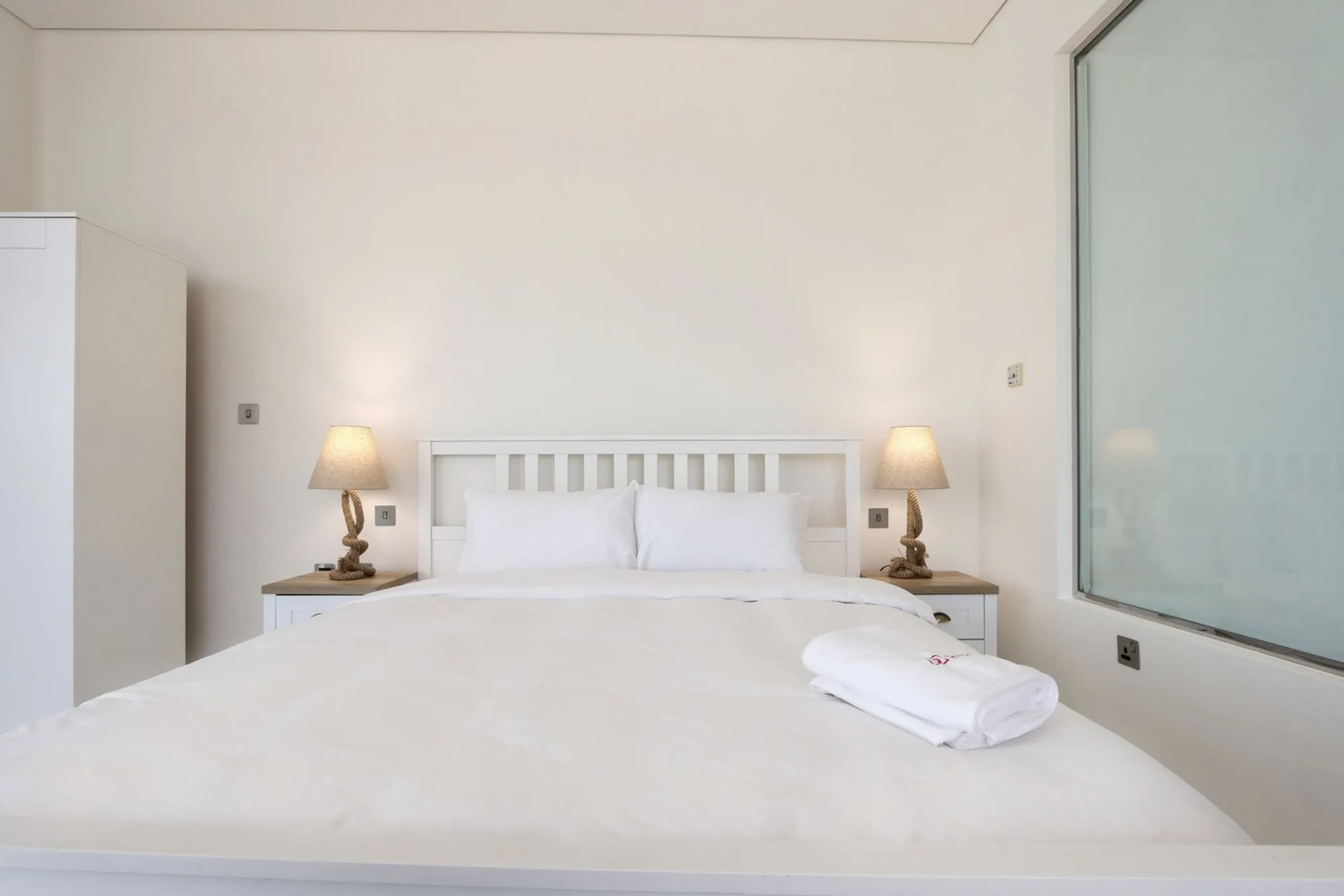 Beachfront Studio with Dining & Leisure Steps Away, Dubai