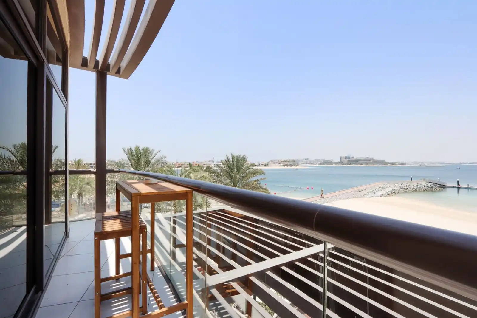 Beachfront Studio with Dining & Leisure Steps Away, Dubai