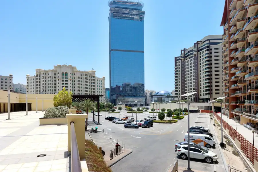 Beachfront Studio with Dining & Leisure Steps Away, Dubai