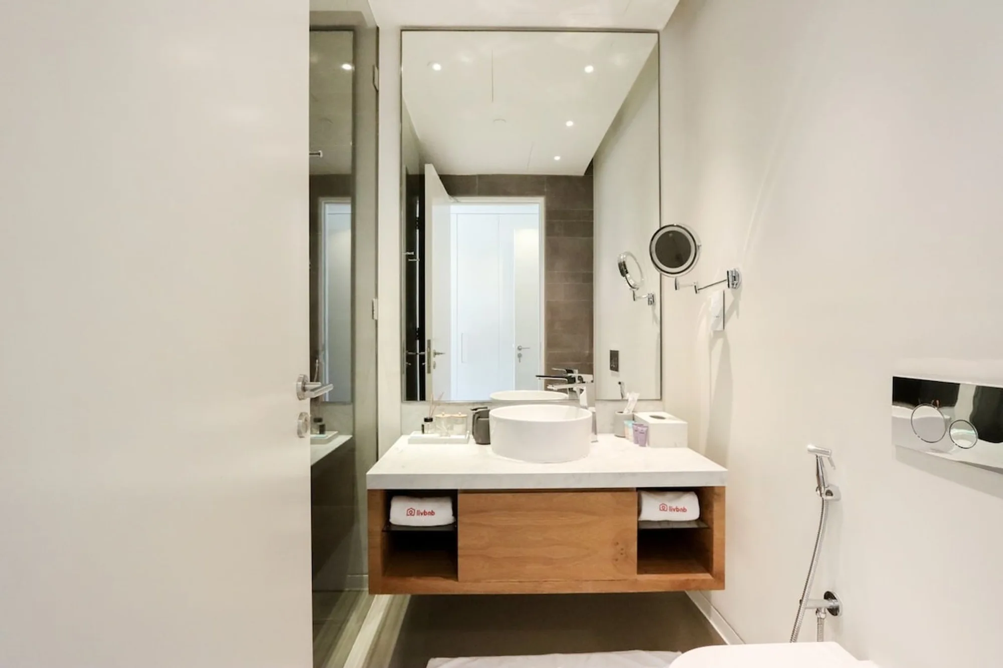 Beachfront Ultra 4BR Duplex, Dubai