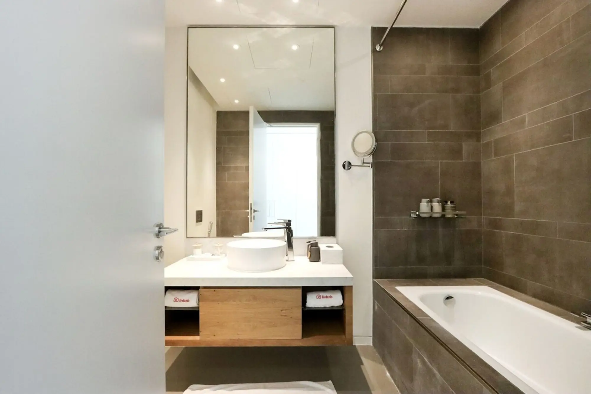 Beachfront Ultra 4BR Duplex, Dubai