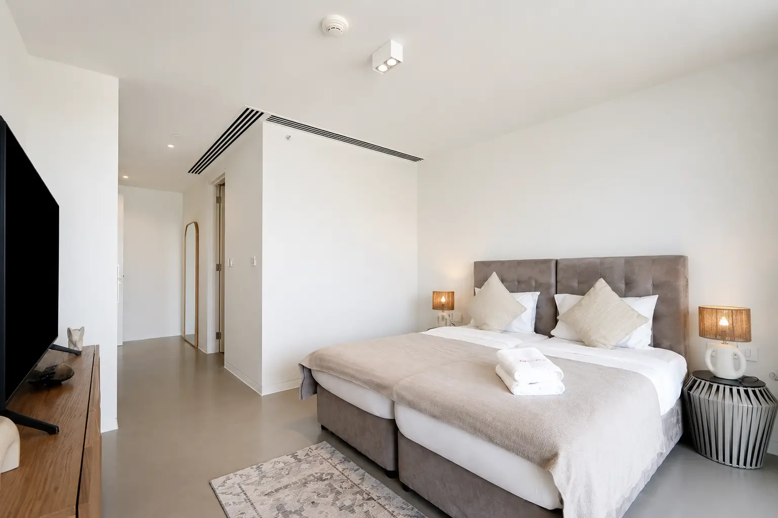 Beachfront Ultra 4BR Duplex, Dubai