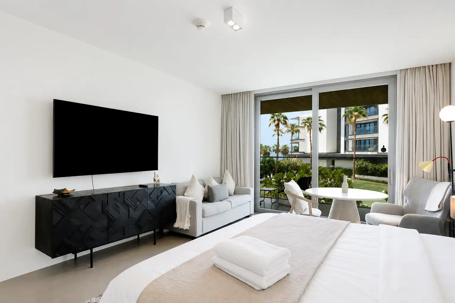Beachfront Ultra 4BR Duplex, Dubai