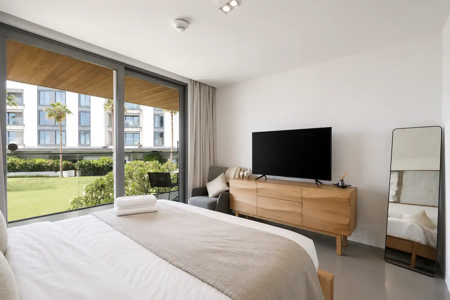 Beachfront Ultra 4BR Duplex, Dubai