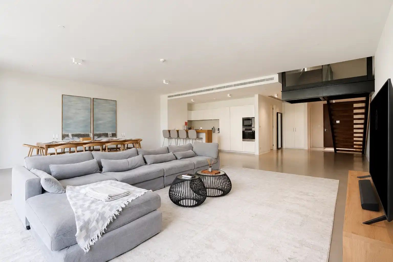 Beachfront Ultra 4BR Duplex, Dubai