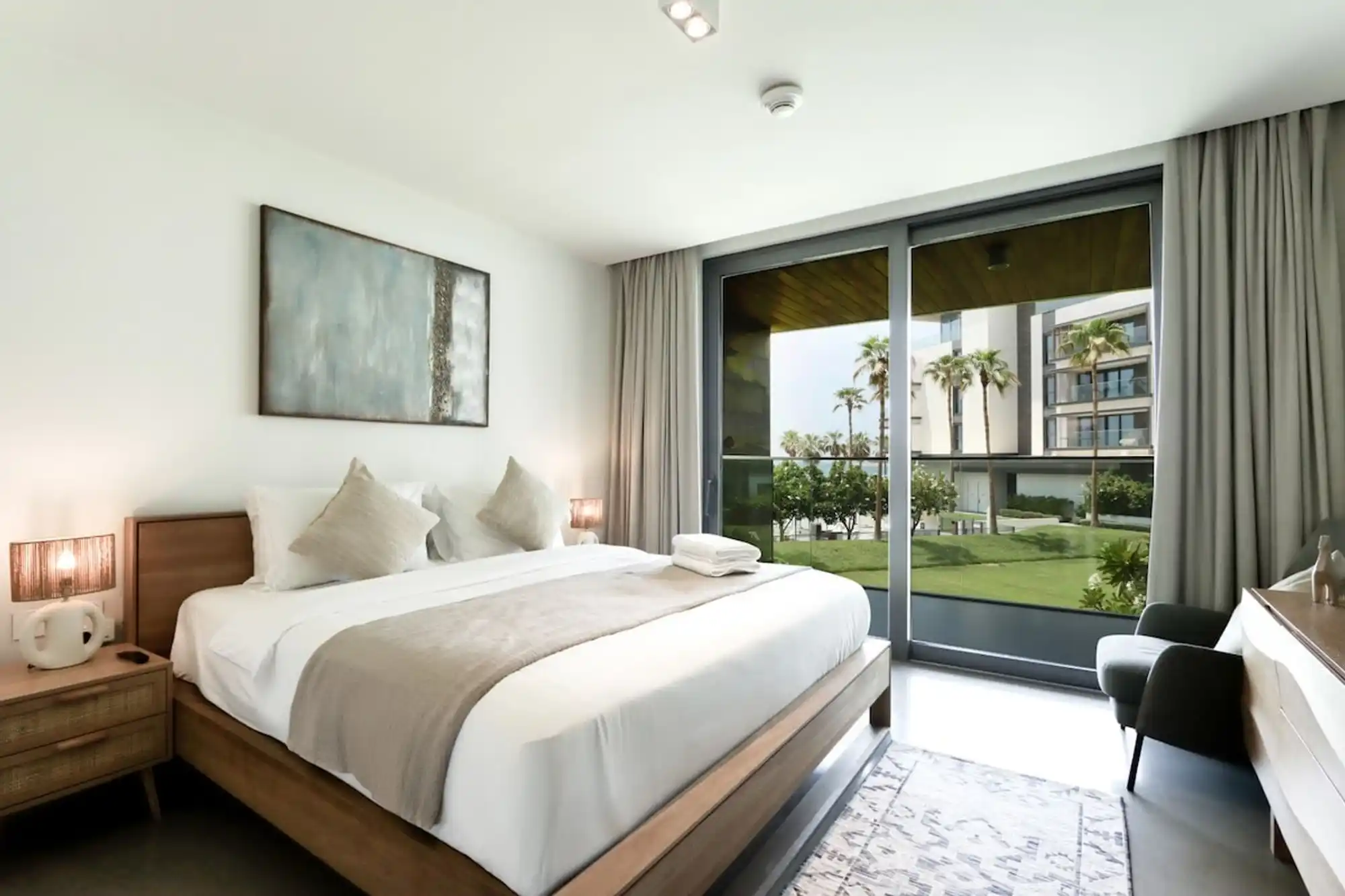 Beachfront Ultra 4BR Duplex, Dubai