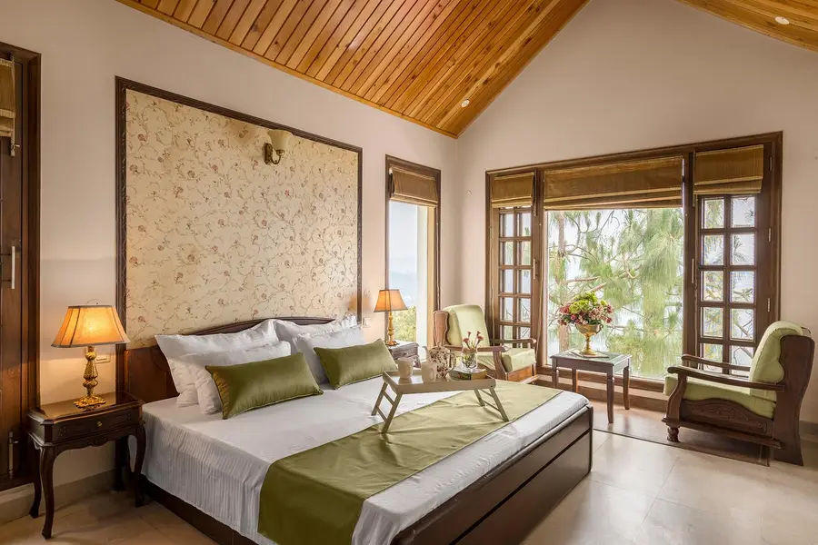 Bellevue w/ Outdoor Jacuzzi, Kasauli