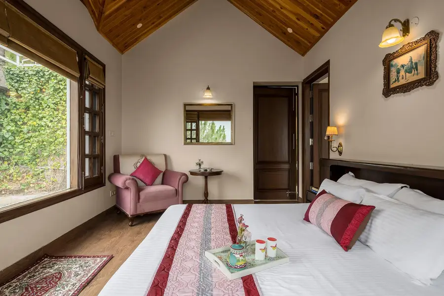 Bellevue w/ Outdoor Jacuzzi, Kasauli