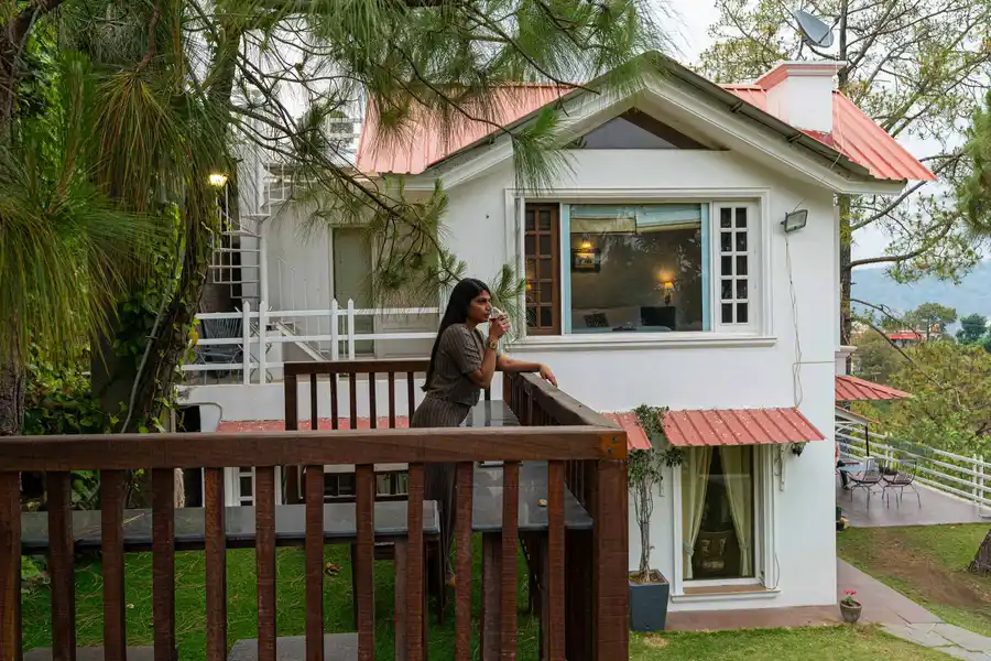 Bellevue w/ Outdoor Jacuzzi, Kasauli
