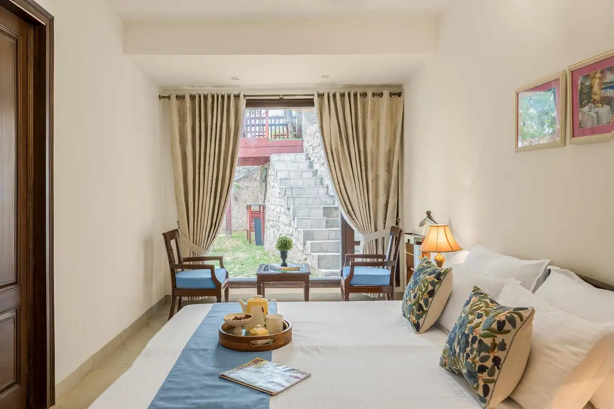 Bellevue w/ Outdoor Jacuzzi, Kasauli