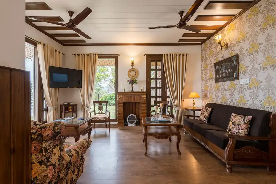 Bellevue w/ Outdoor Jacuzzi, Kasauli
