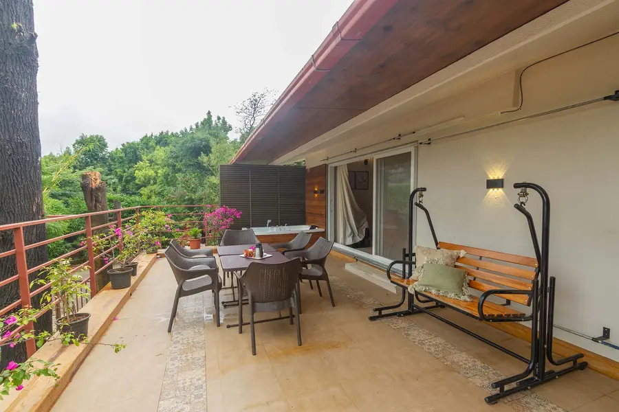 Beyond The Blue Door, Mahabaleshwar