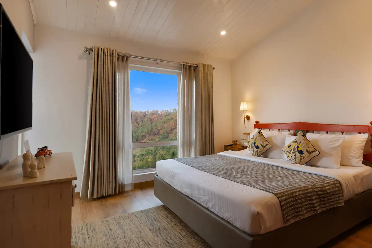 Beyond the Curb, Kasauli