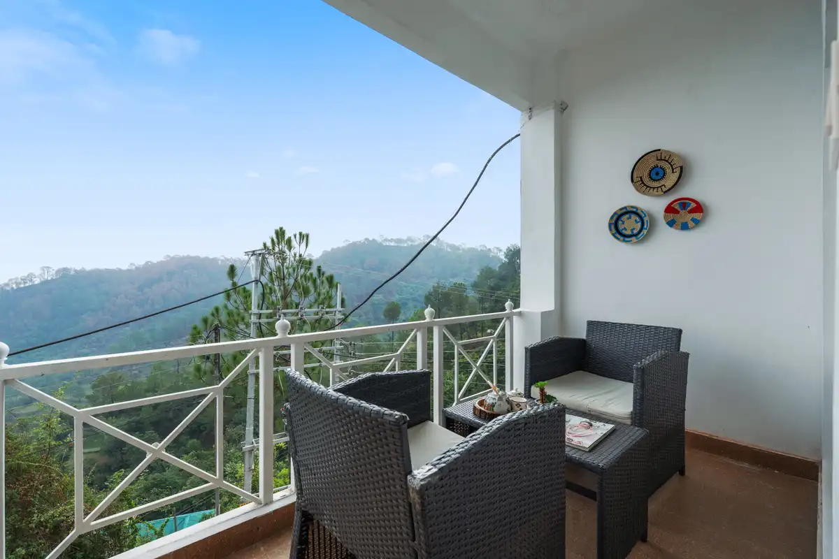 Beyond the Curb, Kasauli