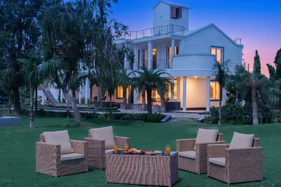 Beyond the Ridge, Manesar