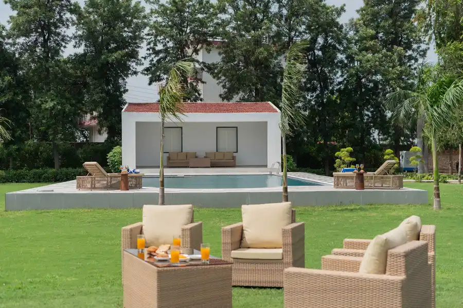 Beyond the Ridge, Manesar