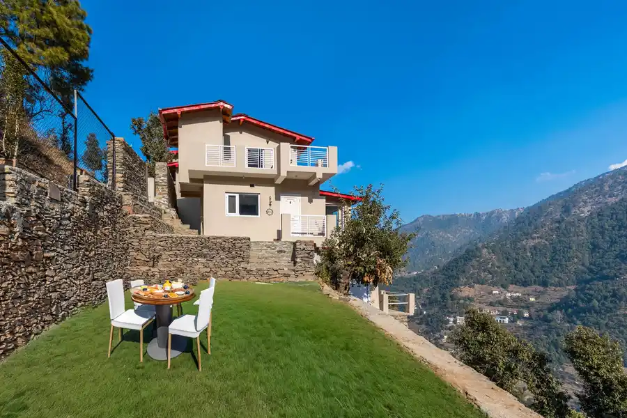 Bird's Crest - Ramgarh, Nainital