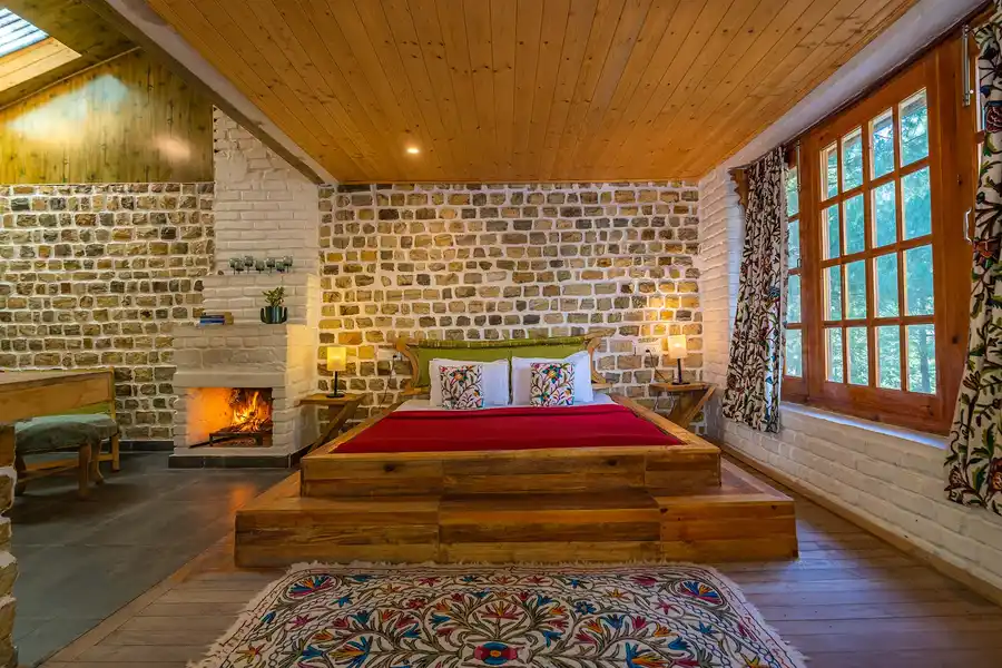 Breezy Banks, Tirthan Valley