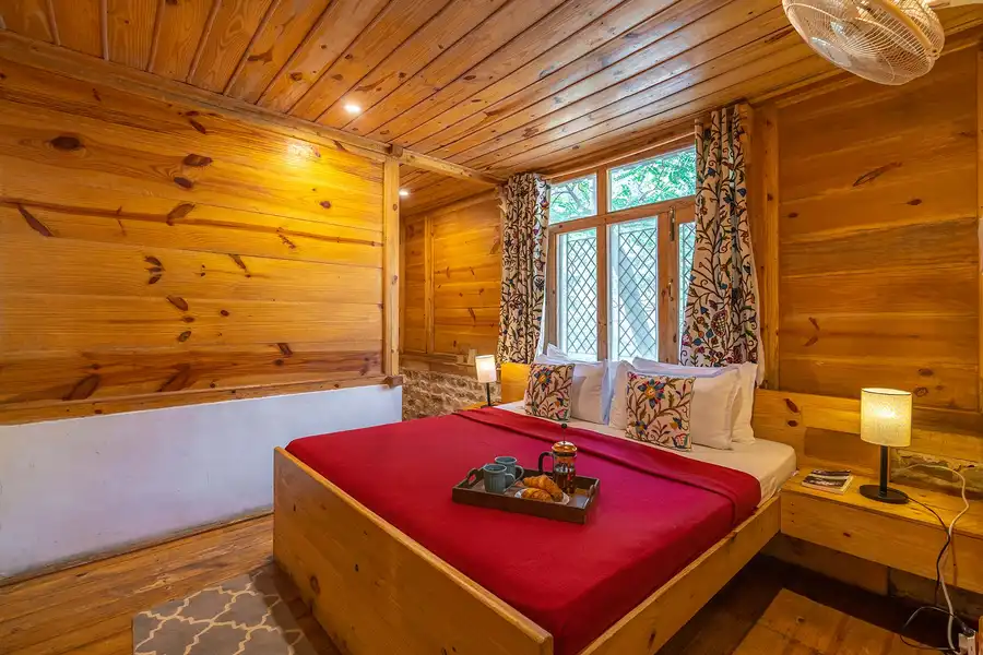 Breezy Banks, Tirthan Valley