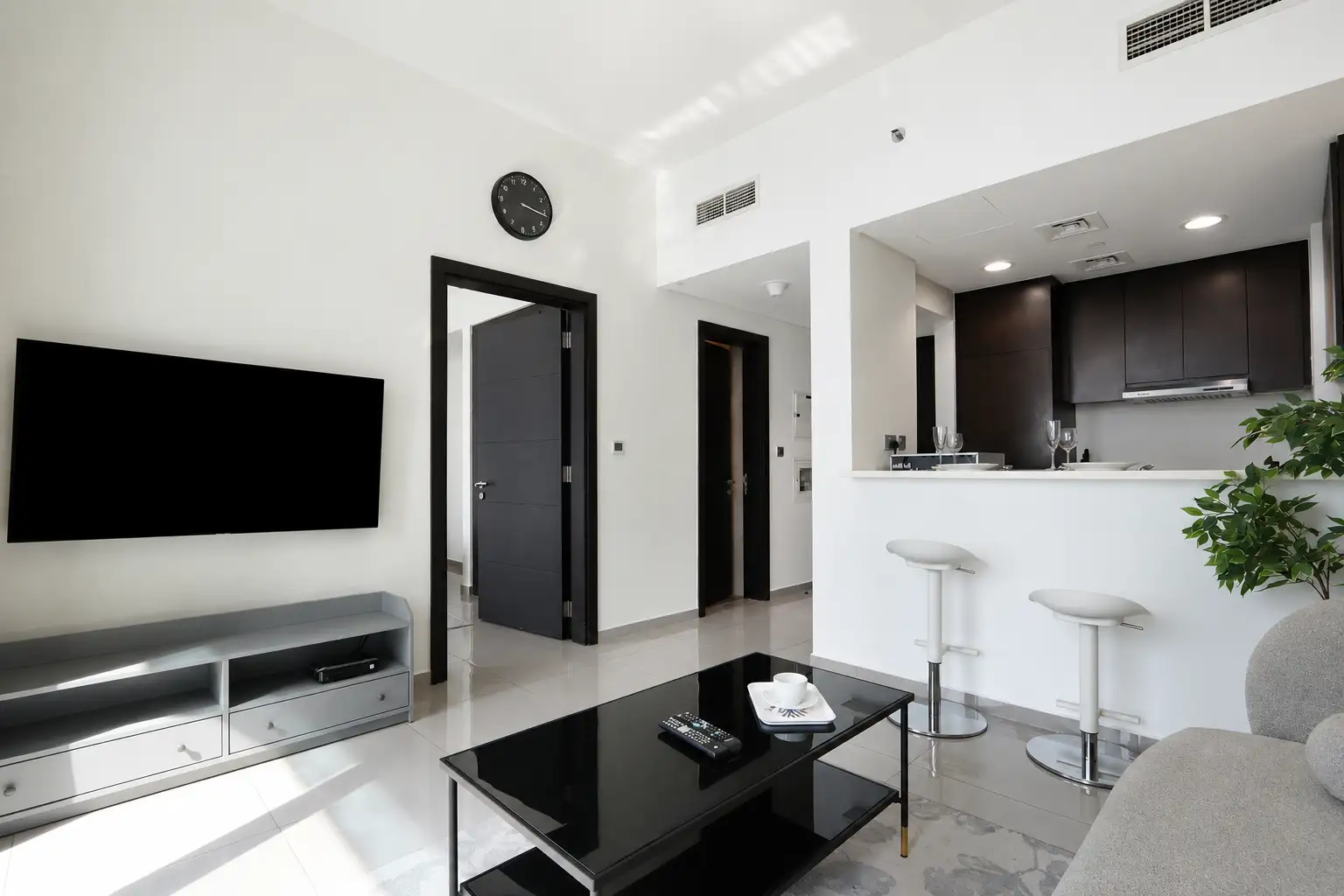 Bright 1 BR Suite In Merano Tower, Dubai
