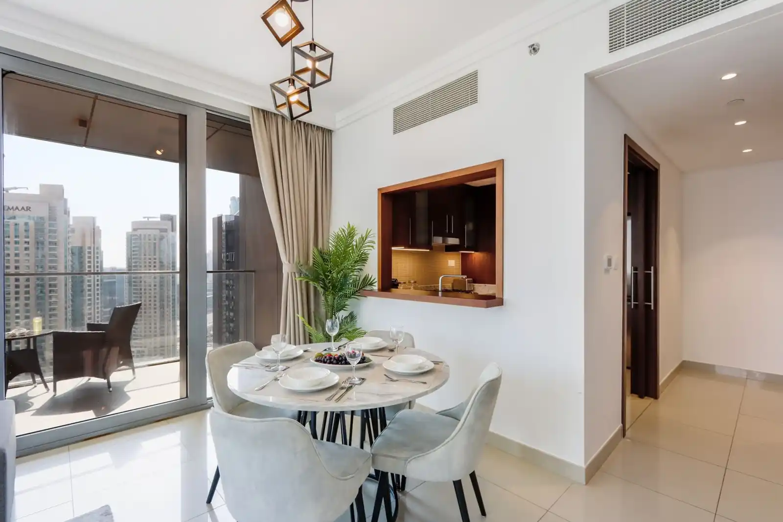 Bright 1BR, Boulevard Point, Dubai