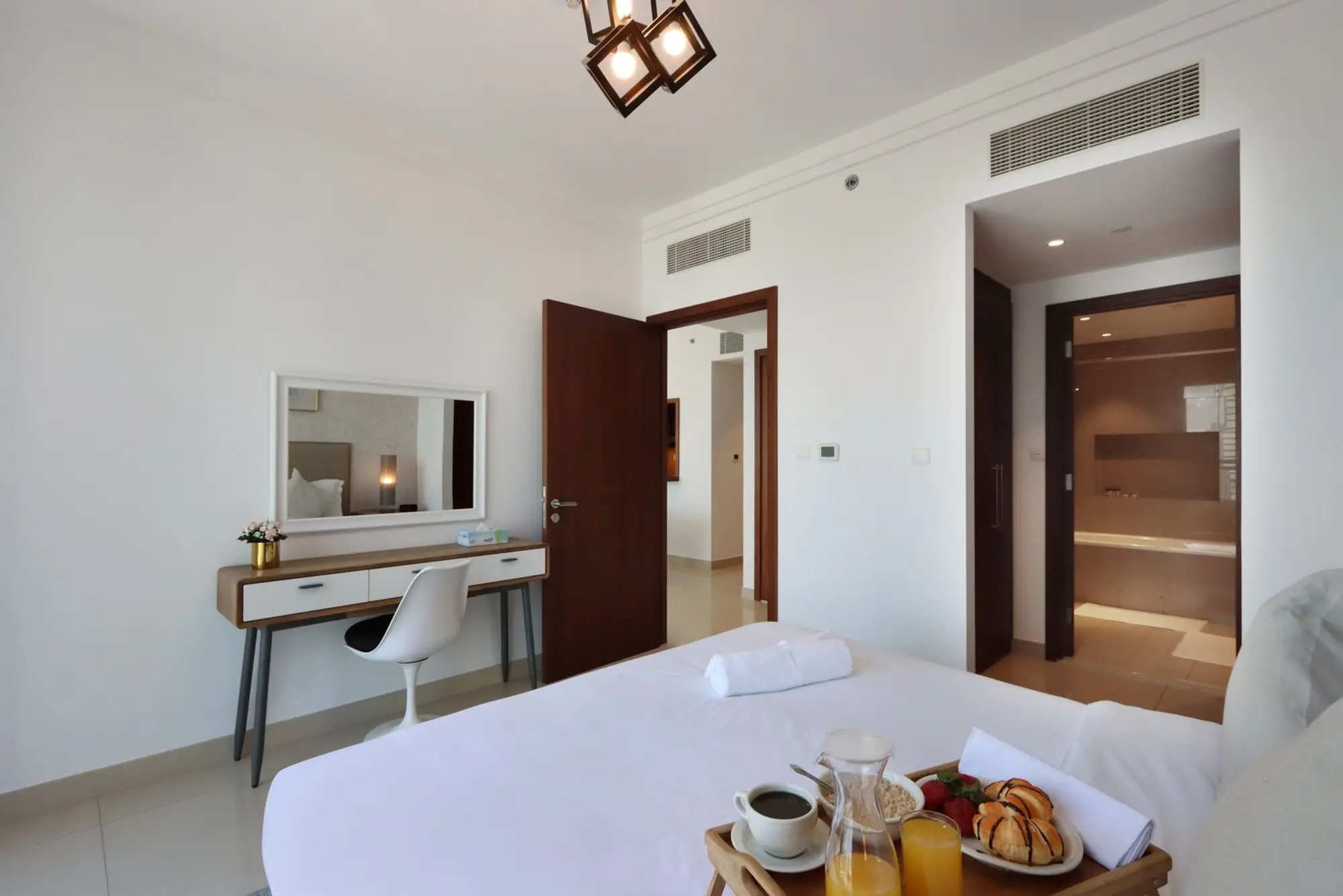 Bright 1BR, Boulevard Point, Dubai