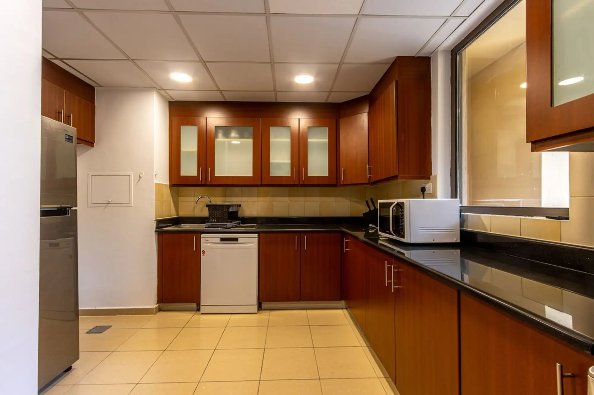 Bright 1BR with Marina & City Views, Dubai