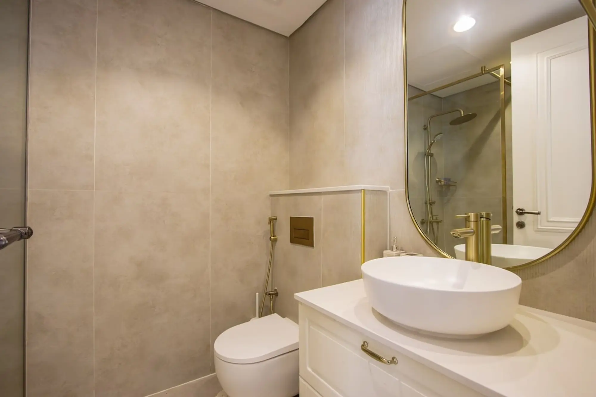 Bright 2BR in JVC Pool, Gym & Modern Comfort, Dubai