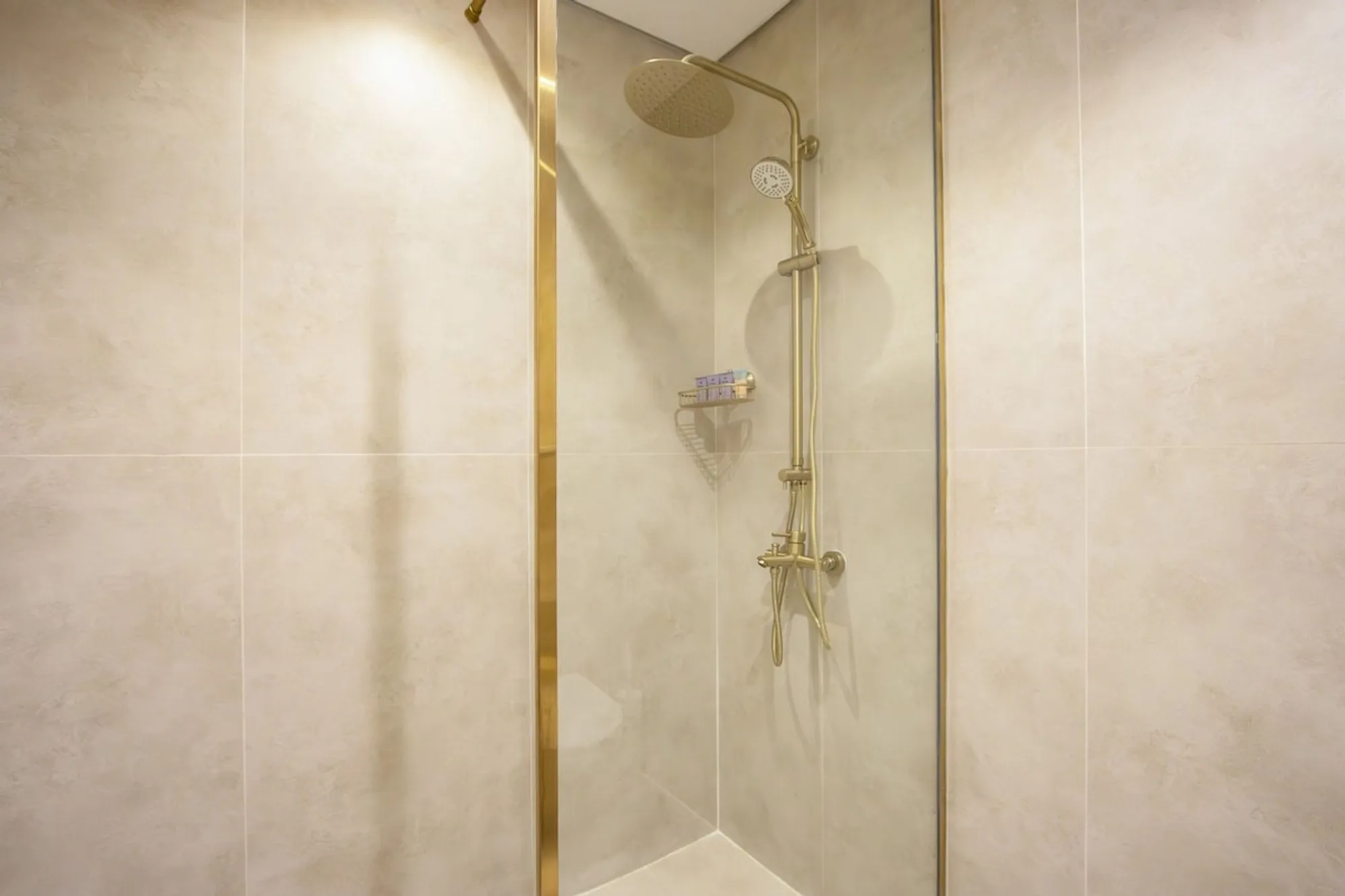 Bright 2BR in JVC Pool, Gym & Modern Comfort, Dubai