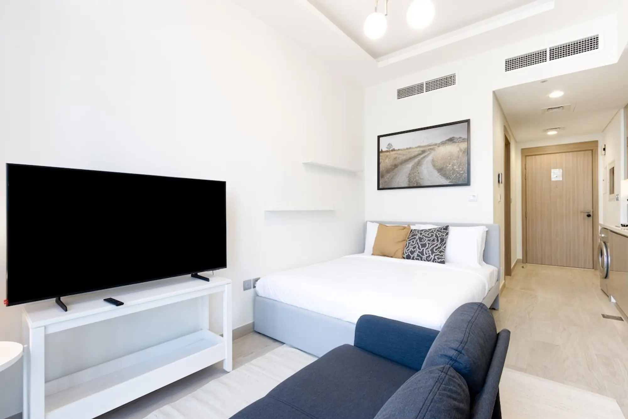 Bright Studio Balcony Close to Downtown Dubai, Dubai