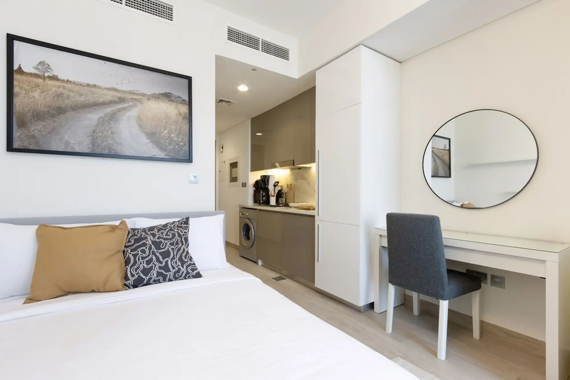 Bright Studio Balcony Close to Downtown Dubai, Dubai