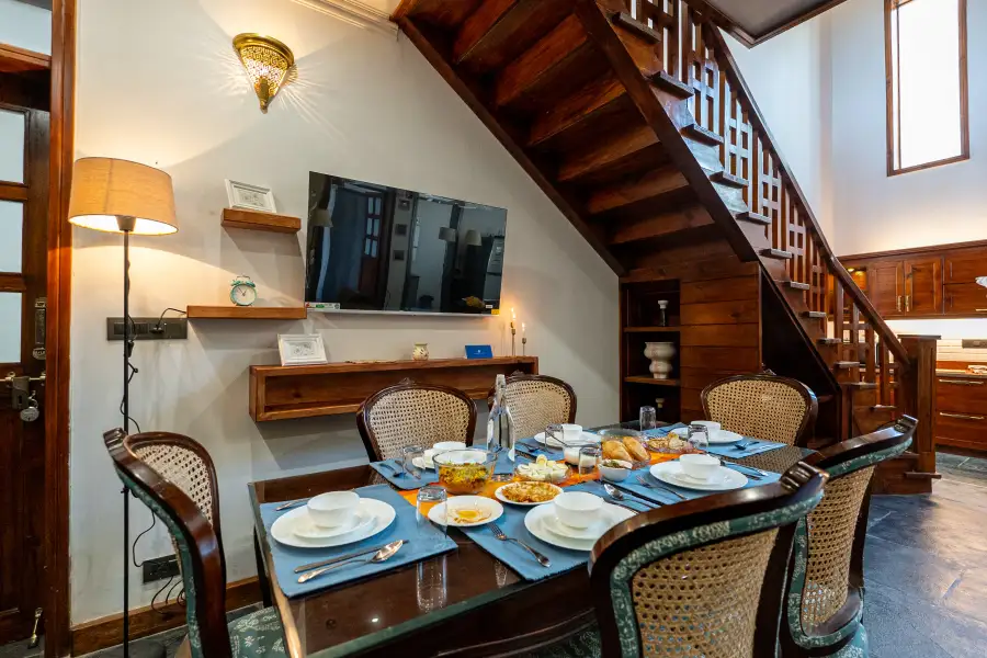 Brookside Estate, Almora