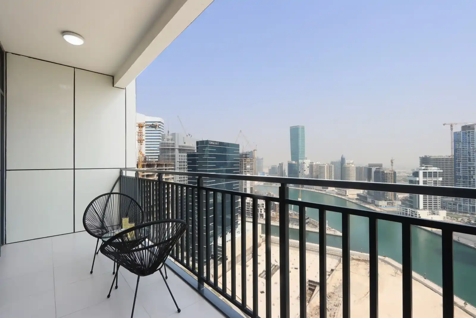Canalfront Gem 1BR in Zada Tower, Dubai