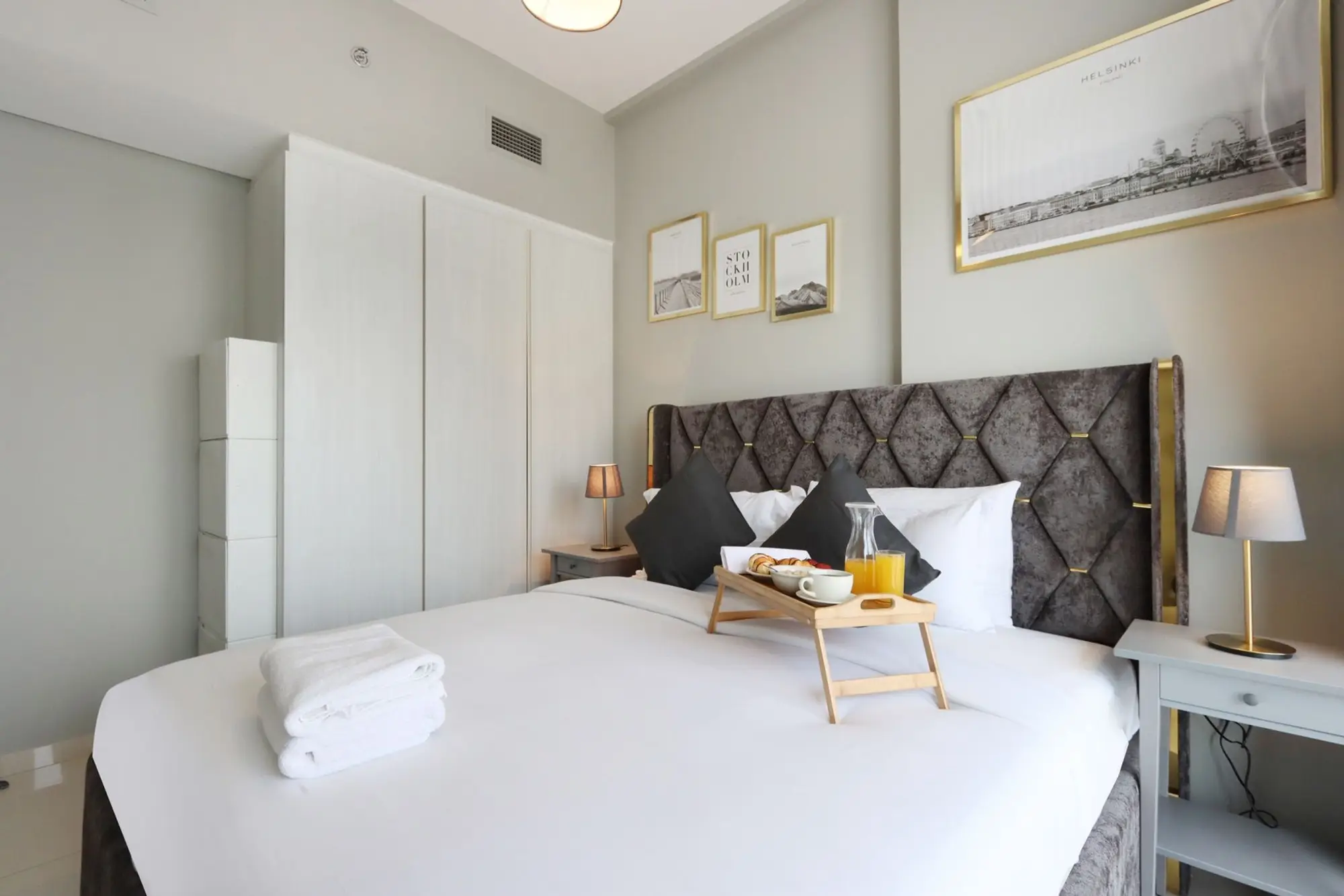 Canalfront Gem 1BR in Zada Tower, Dubai