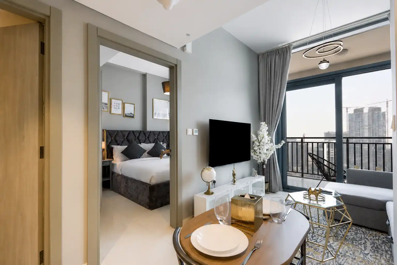 Canalfront Gem 1BR in Zada Tower, Dubai