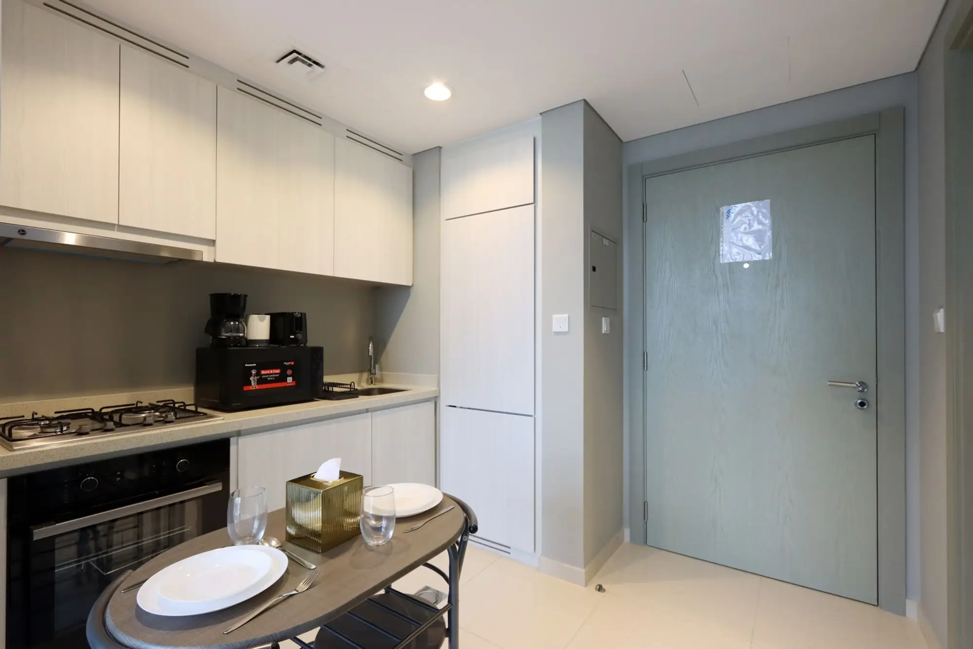 Canalfront Gem 1BR in Zada Tower, Dubai