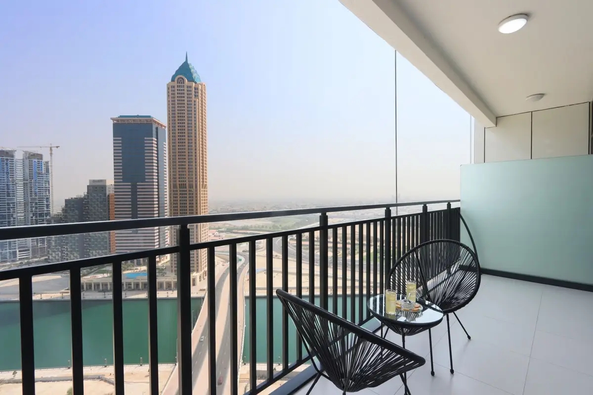 Canalfront Gem 1BR in Zada Tower, Dubai