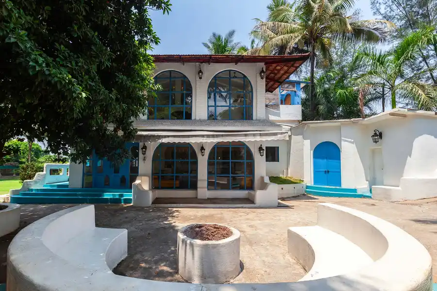 Casa Blanca, Karjat