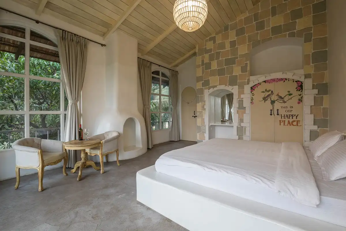 Casa Blanca, Karjat