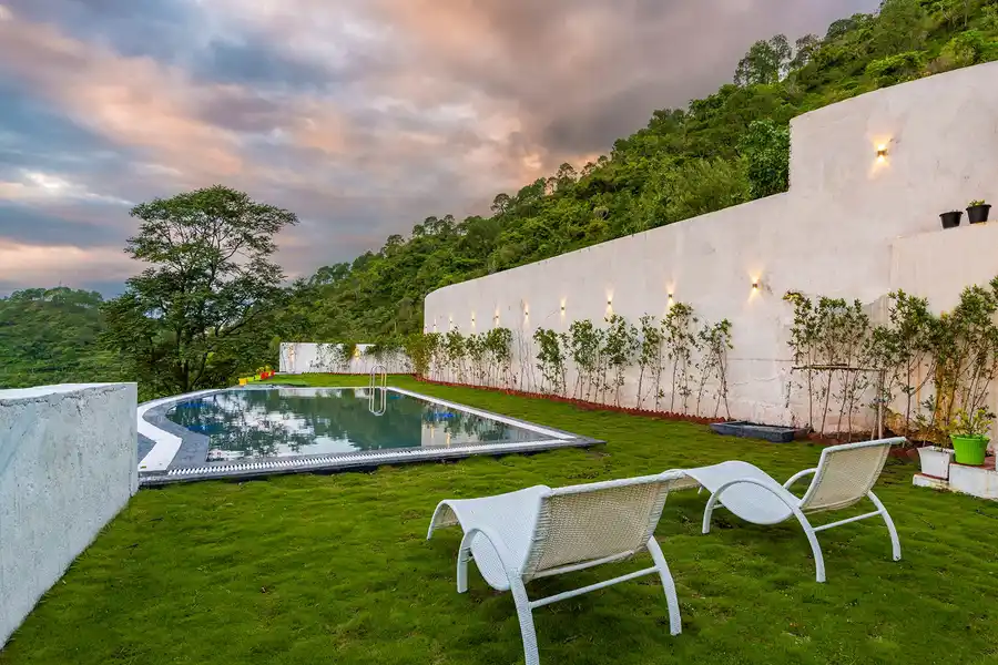 Cedar Haven - Nahan W/Outdoor Infinity Pool, Kasauli