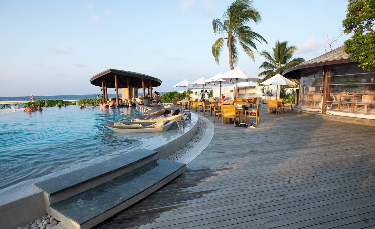 Centara Ras Fushi Resort & Spa Maldives Swimming Pool