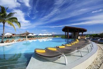 Centara Ras Fushi Resort & Spa Maldives Swimming Pool
