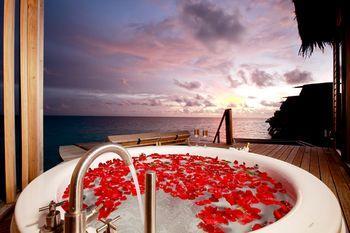 Centara Ras Fushi Resort & Spa Maldives Jacuzzi