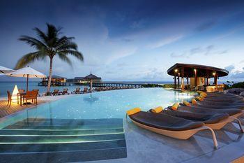 Centara Ras Fushi Resort & Spa Maldives Entrance