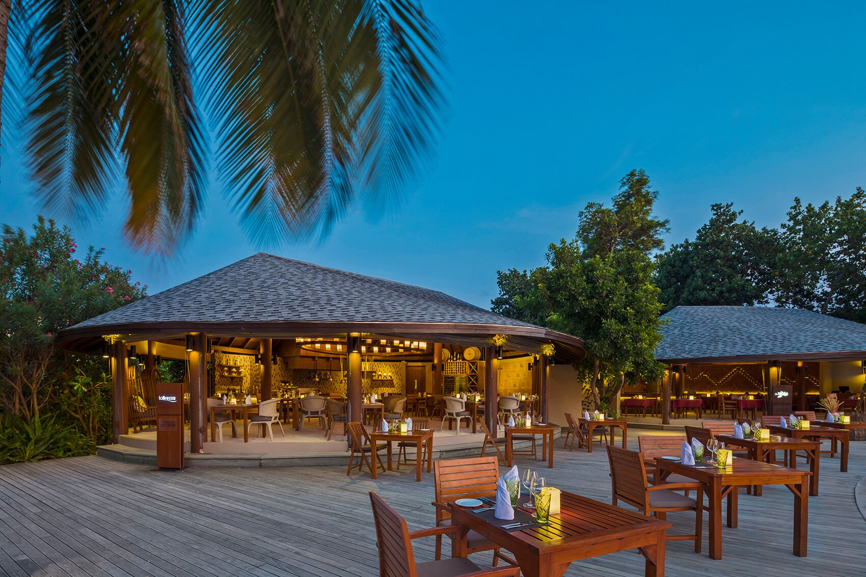 Centara Ras Fushi Resort & Spa Maldives Restaurant/Dining