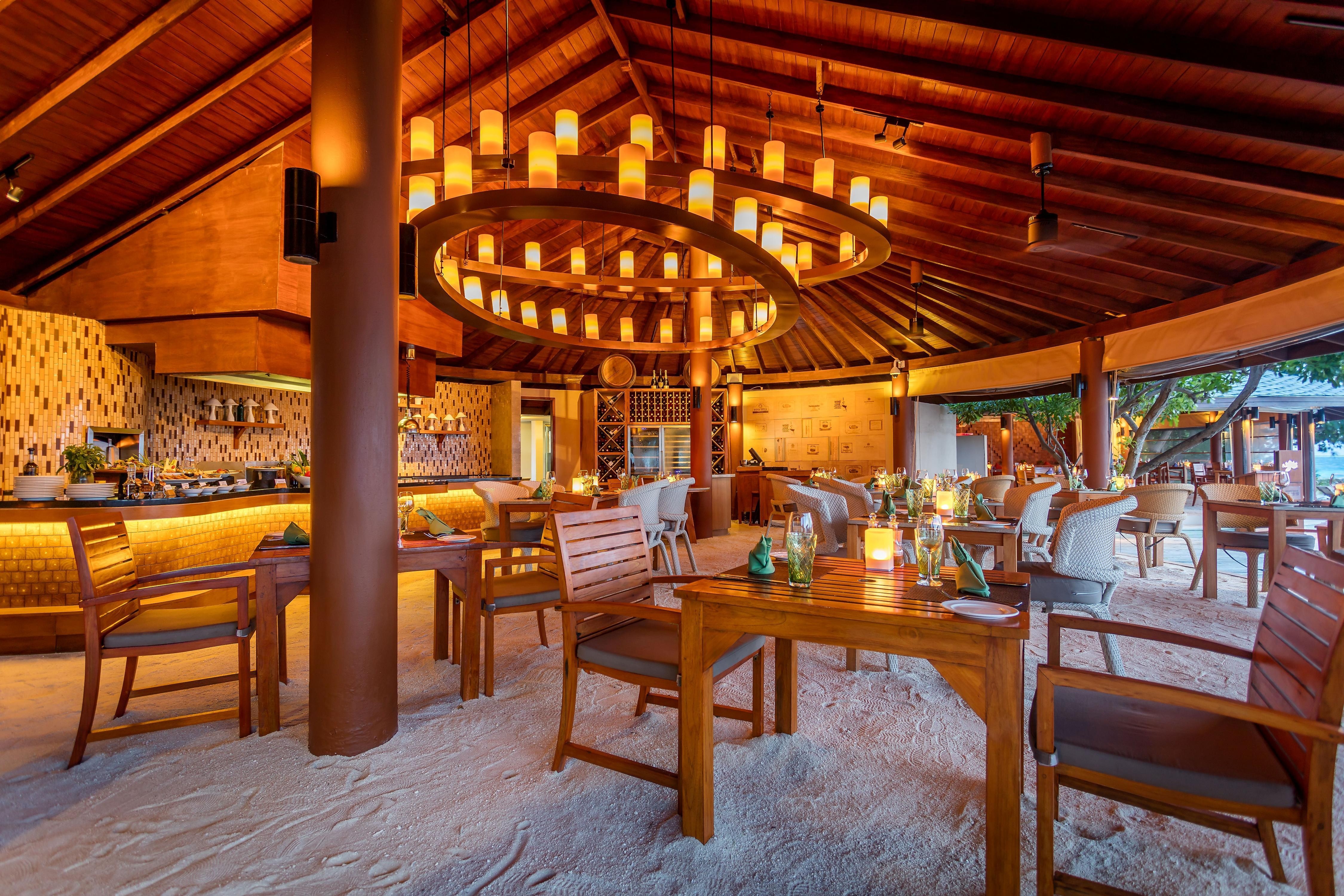 Centara Ras Fushi Resort & Spa Maldives Restaurant/Dining