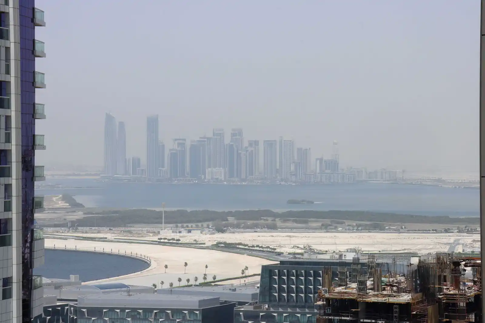 Centrally Located 1BR Near DubaiCanal and Downtown, Dubai